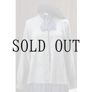 画像: 無地 グレー カシミヤ混ニット カーディガン 前開き クルーネック 花モチーフ 刺繍[18010]