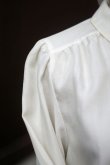画像5: 無地 白 ブラウス 長袖 レギュラーカラー 刺繍 お花モチーフ ビーズ[18303]