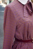画像7: チェック柄 ピンク×紫 長袖 レトロワンピース ダブルカラー 刺繍 胸ポケット風 リボン プリーツ[18469]