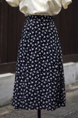 画像: 花柄 黒×白 フレア スカート w/62cm[18505]