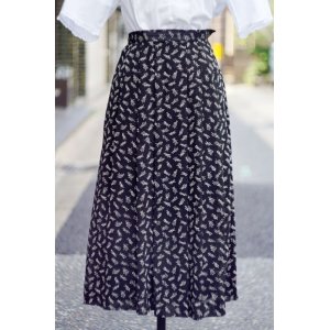 画像: 花柄 黒×白 フレア スカート w/69cm[18577]