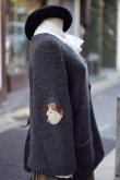 画像1: "CARA" 無地 グレー ケーブル編み ニット カーディガン Vネック 犬の刺繍 前開き[19098]