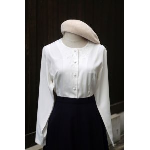 画像: "Tokyo blouse" 白 長袖 ブラウス ノーカラー 刺繍[19419]