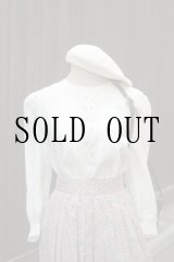 画像: "crocher" 無地 白 長袖 ブラウス ノーカラー リボン刺繍 ピンタック[19706]