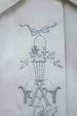 画像6: "Johanna" 無地 白 長袖 ブラウス レギュラーカラー 刺繍 胸ポケット 比翼[19796]