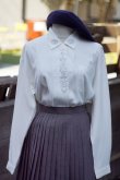 画像1: "Johanna" 無地 白 長袖 ブラウス レギュラーカラー 刺繍 胸ポケット 比翼[19796]
