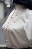 画像10: "水仙花"" ベージュ  半袖 チャイナ ブラウス スワトウ刺繍[19858]