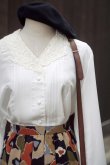 画像7: 無地 白 長袖 ブラウス オープンカラー レース お花モチーフ [16878]