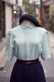 画像1: "femmeblanche" グリーン 半袖 ブラウス 花刺繍 比翼[19800]