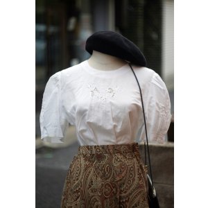 画像: "Petitiour" 無地 白 コットン リネン 半袖 ブラウス 後ろ開きノーカラー 刺繍  [14114]