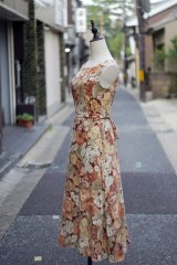 画像: "TASTE" 花柄  ブラウン系 ノースリーブ  レトロワンピース スクエアネック 腰リボン[19991]