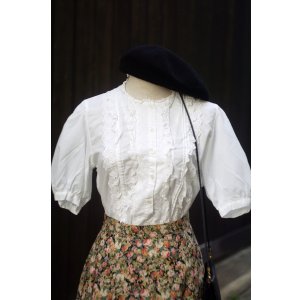画像: "Bashecing" 無地 白 コットン混 半袖 ブラウス フリル襟 パフスリーブ  刺繍   [19996]