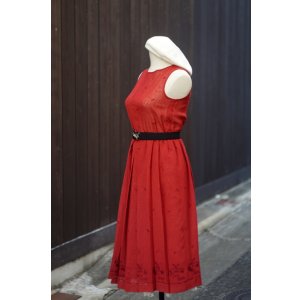 画像: 無地 赤 袖なし レトロワンピース ラウンドネック ピンタック 刺繍 ウエストゴム[20018]