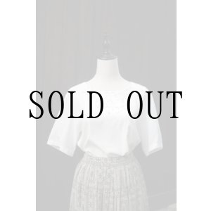 画像: "opec" 無地 白 半袖 ブラウス ラウンドネック カッティングレース  後ろボタン[20123]