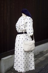 画像: "VOIR"ドット柄 ネイビー×白 半袖 レトロワンピース ラウンドネック パフスリーブ[20128]