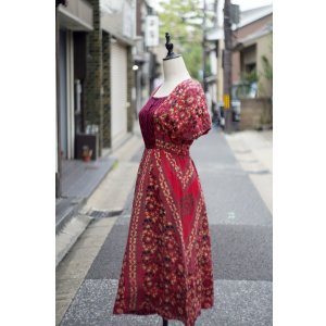 画像: エスニック 花柄 コットン 赤系 スクエアネック レトロワンピース ウエストゴム [20234]