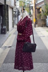 画像: ドット柄 ボルドー×ベージュ  長袖 レトロワンピース  オープンカラー ウエストゴム ドルマンスリーブ[20344]