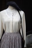 画像2: "Hana no Blouse" 無地 アイボリー 長袖 ブラウス レースカラー 比翼[20353]