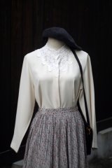 画像: "Hana no Blouse" 無地 アイボリー 長袖 ブラウス レースカラー 比翼[20353]