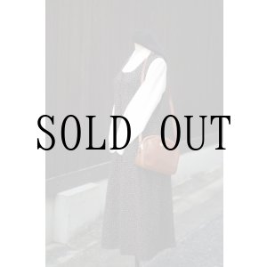 画像: ”LUCINA” 黒 総柄 ジャンパースカート 腰リボン[20364]