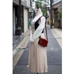 画像: "JOBE LINE" 黒×ベージュ 無地 チロル ジャンパースカート  レース マキシ丈 [20422]