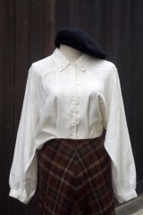 画像: "Seraza Roman" 無地 白 長袖 ブラウス レギュラーカラー スカラップ 刺繍  ビーズ ピンタック[20391]