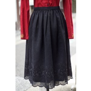 画像: 黒 無地 スカート フレア お花 刺繍  w64cm[20446]