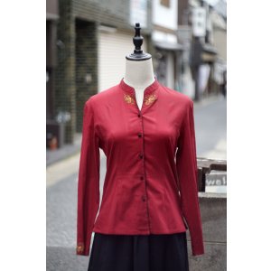 画像: "小華" 赤 コットン 長袖 チャイナブラウス マオカラー 刺繍[20301]