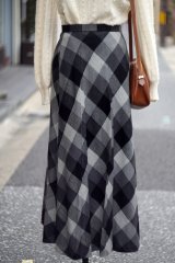 画像: チェック柄 ウール 黒×グレー系 スカート セミフレア w67cm[20435]