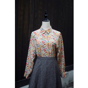 画像: "Durant" 総柄 マルチカラー 長袖 ブラウス レギュラーカラー 丸襟 比翼[20442]