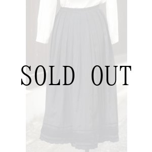 画像: 黒 無地 チロル スカート フレア お花 刺繍 ベロア素材  w65cm[20464]