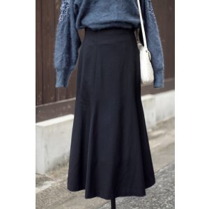 画像: ”LADY RENOWN” 黒 無地 スカート マーメイド  セミフレア w66cm[20467]