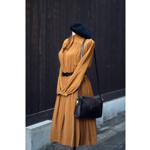 画像: ”めるべゆーず” チェック柄 ブラウン系 長袖 レトロワンピース ボウタイカラー シャーリング ウエストゴム[20495]