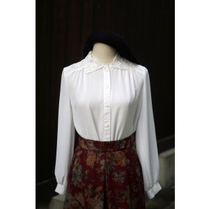 画像: "GATSBY" 無地 白 長袖 ブラウス レースカラー  ギャザー[20521]