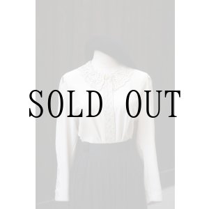 画像: "Hana no blouse" 無地 グレー系 長袖 ブラウス 比翼 レース襟[20519]