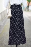 画像1: 花柄 ブラック×ホワイト スカート フレア w/67cm [17337]