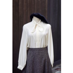 画像: "SCHONMORE" 無地 白 長袖 ブラウス ボウタイカラー ピンタック[20440]