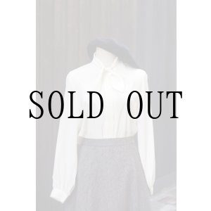 画像: "SCHONMORE" 無地 白 長袖 ブラウス ボウタイカラー ピンタック[20440]