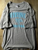 画像: “VIKING”  GILDAN グレー×ライトブルー 半袖 プリント Tシャツ [17246]