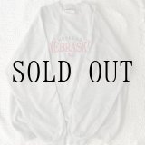 画像: "NEVRASKA" US 刺繍ロゴ グレー×赤 スウェット クルーネック [17694]