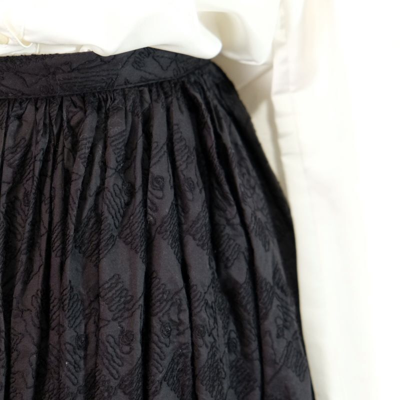 画像1: 無地 黒 スカート 刺繍 フレア/w60cm[42240]
