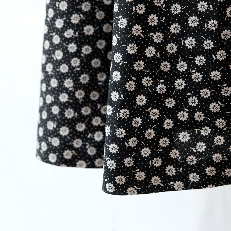 画像: 花柄 黒×白 スカート フレア /w69cm [12099]