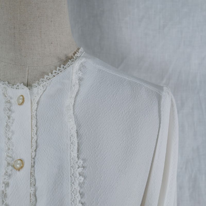 画像1: 無地 白 長袖 ブラウス レースカラー 裾ゴム パフスリーブ [12425]