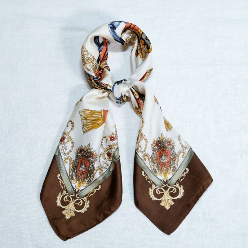 画像: 装飾模様 ブラウン×ホワイト シルク スカーフ 79cm×79cm [14549]