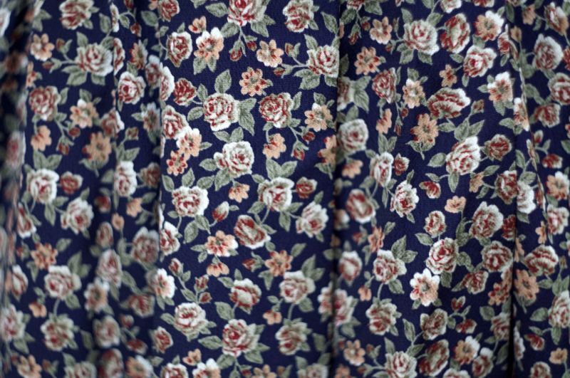 画像: 花柄 ブラック系 スカート フレア フリーサイズ [16945]