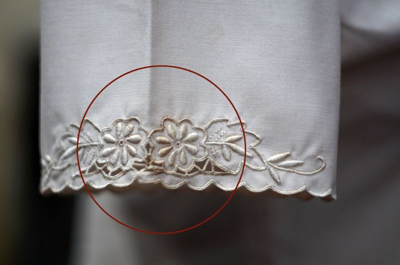 画像: コットン オフホワイト 半袖 チャイナドレス スワトウ刺繍[17099]