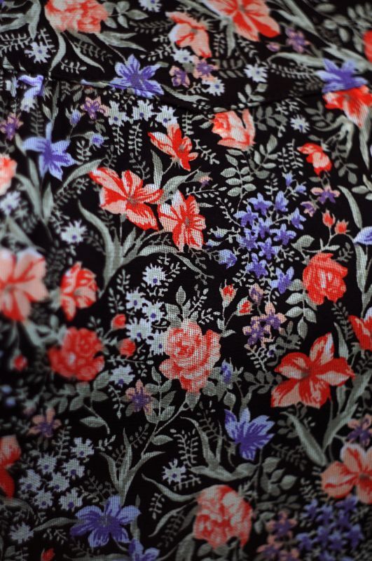 画像: 花柄 ピンク系×黒 半袖 レトロワンピース ノーカラー [17106]