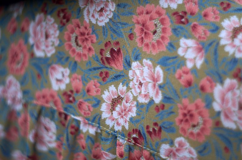画像: 花柄 カーキ×ピンク 半袖 ブラウス フリル [17259]