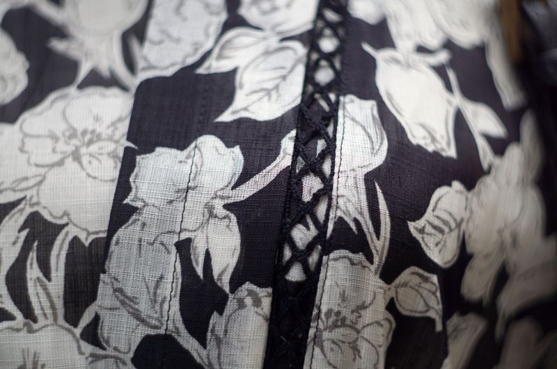 画像: 花柄 黒×白 半袖 レトロワンピース スクエアネック [17281]
