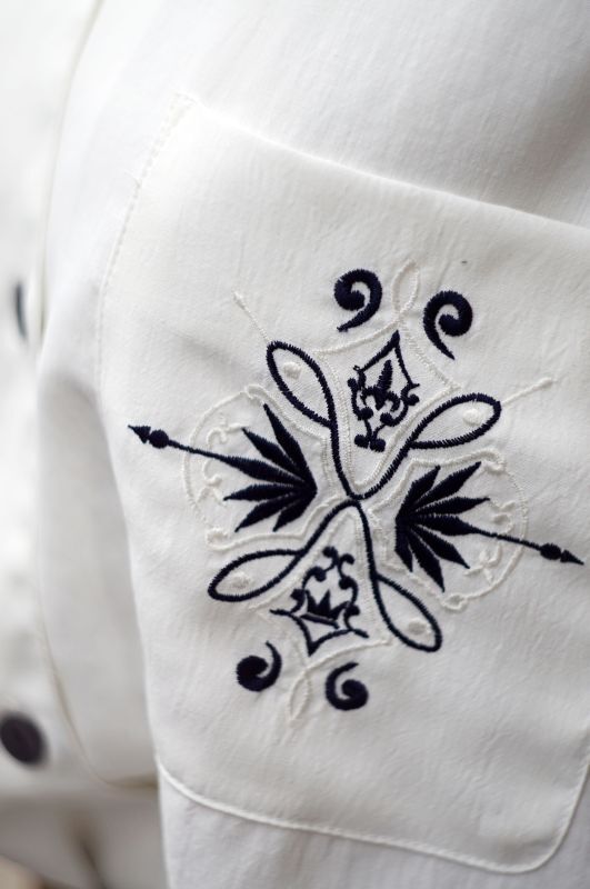 画像: 無地 白×ネイビー 半袖 ブラウス レギュラーカラー ドルマンスリーブ 刺繍 [17288]